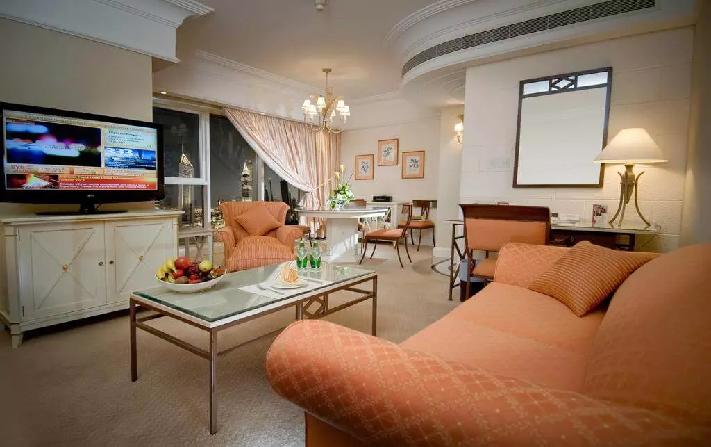 1507909790هتل-کرون-پلازا