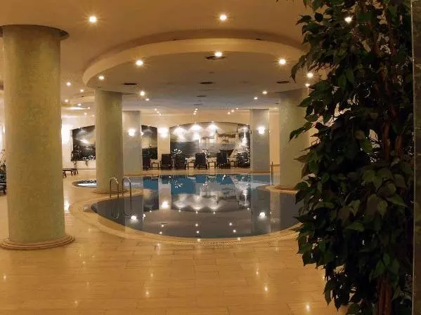 27c069cf651a4951b8133d9fd738f4ea