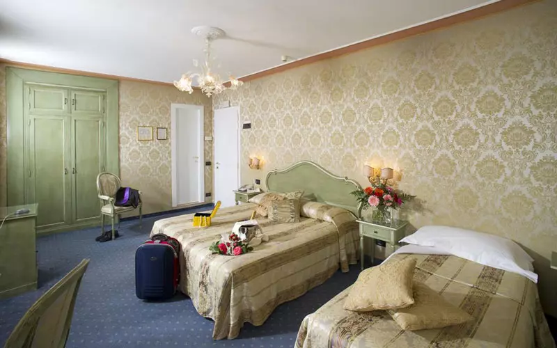 f0432b2a-2594-483b-886e-427f28673d18